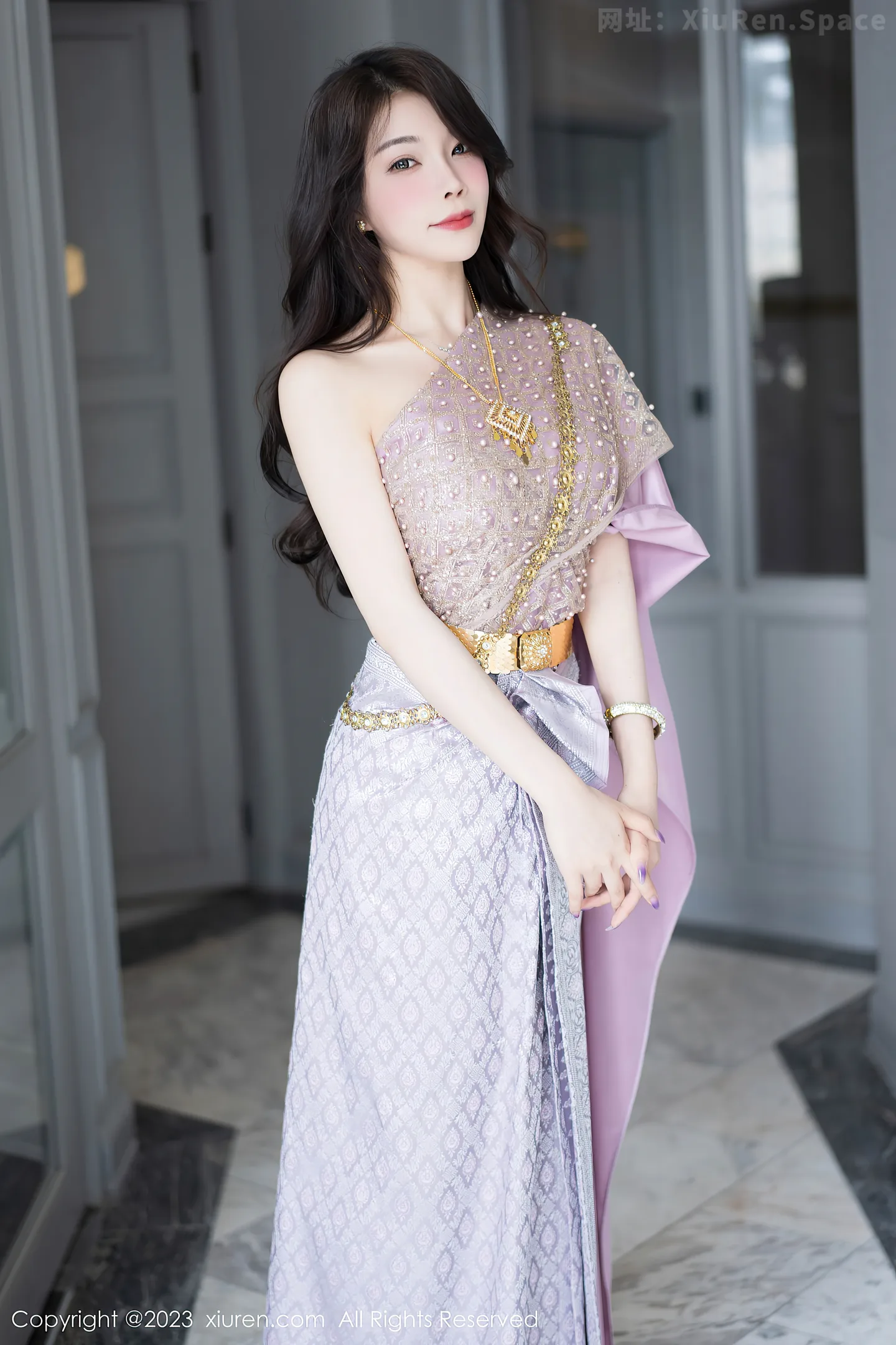 图片[5]-[XiuRen秀人网]VOL.7164 女神徐莉芝Booty户外性感暖灰色服饰半脱秀曼妙身姿诱惑写真66P-秀人网官方网站